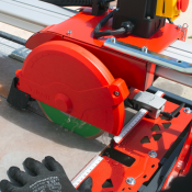 Машина Rubi за рязане на строителни материали с водеща греда 1100 W, ф 200 мм, 1060 мм, DV-200