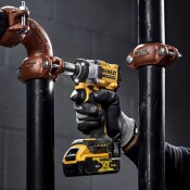 Акумулаторен ударен гайковерт DeWALT с безчетков двигател без батерия и зарядно, 18 V, 406 Nm, квадрат, 1/2", DCF921NT