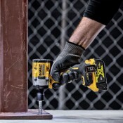 Акумулаторен ударен гайковерт DeWALT с безчетков двигател без батерия и зарядно, 18 V, 406 Nm, квадрат, 1/2", DCF921NT
