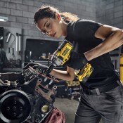 Акумулаторен ударен гайковерт DeWALT с безчетков двигател без батерия и зарядно, 18 V, 812 Nm, квадрат, 1/2", DCF891N