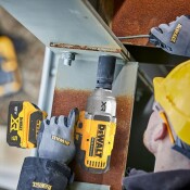 Акумулаторен ударен гайковерт DeWALT с безчетков двигател без батерия и зарядно, 18 V, 1355 Nm, квадрат, 1/2", DCF900N
