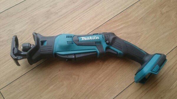 Ножовка акумулаторна (саблен трион) Makita DJR183Z, 18V