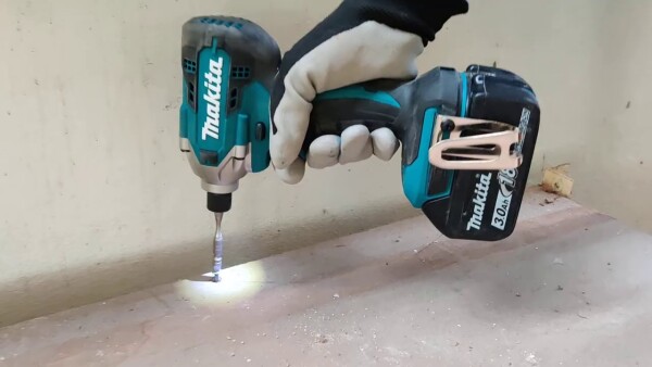 Винтоверт ударен акумулаторен Makita DTD156Z, 18V