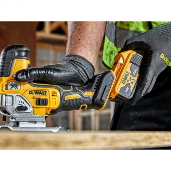 Трион прободен акумулаторен ''зеге'' Dewalt DCS335N, 18V