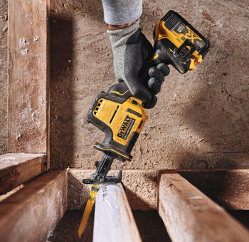 Трион саблен акумулаторен Dewalt DCS369M2, 18V 4.0Ah