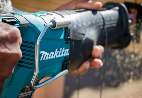 Трион саблен акумулаторен Makita DJR187Z, 18V