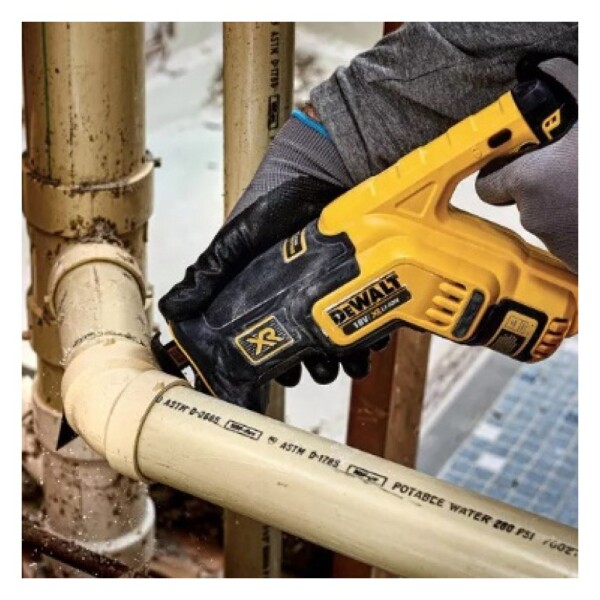 Трион саблен акумулаторен Dewalt DCS367N, 18V