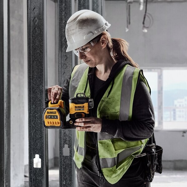 Нивелир лазерен линеен DeWALT DCE089D1G18, с 3 лъча, 35м