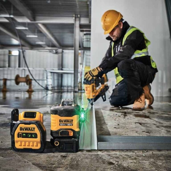 Нивелир лазерен линеен DeWALT DCE089NG18, с 3 лъча, 35 м (без батерия и зарядно)