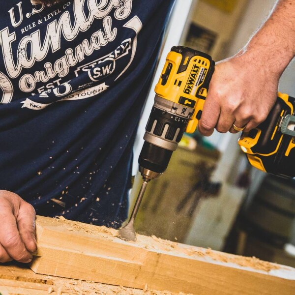 Винтоверт ударен акумулаторен Dewalt DCD796M2, 18V, 4.0Ah