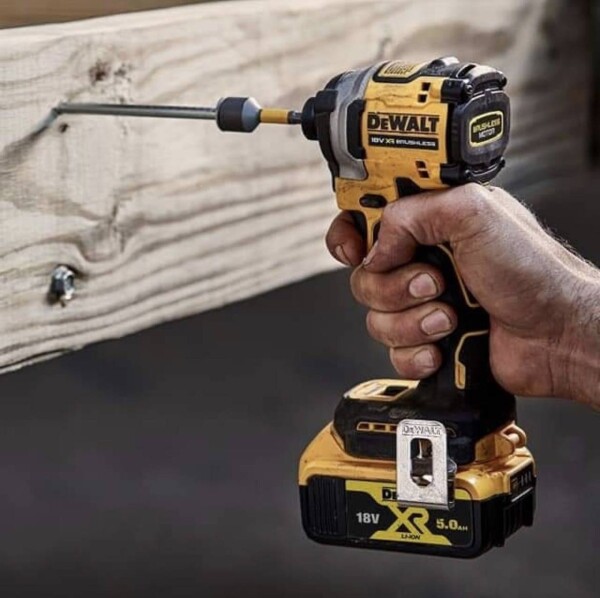 Винтоверт ударен акумулаторен DeWALT DCF850NT , 18V, 205 Nm