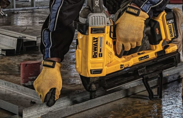 Такер акумулаторен за пирони 13-57мм, Dewalt DCN890N, 18V