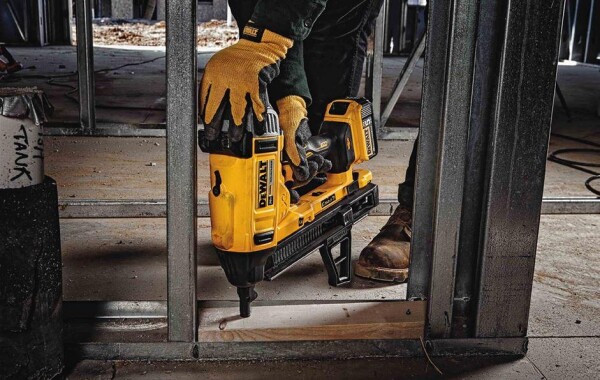 Такер акумулаторен за пирони 13-57мм, Dewalt DCN890P2, 18V, 5.0Ah