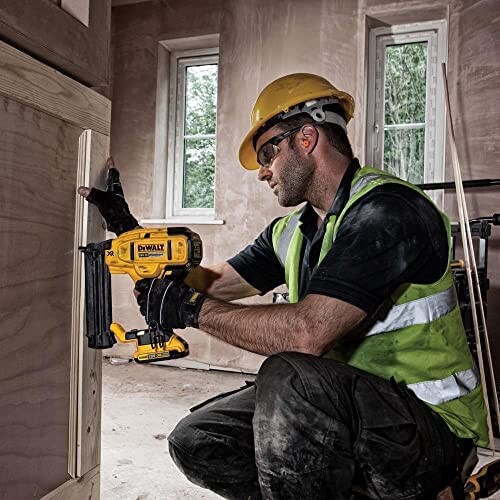 Такер акумулаторен за пирони 15-54мм, Dewalt DCN680N, 18V