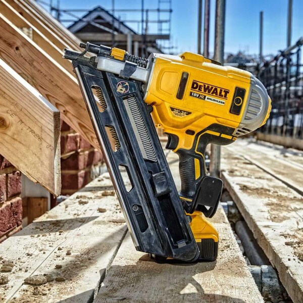 Такер акумулаторен за пирони 50-90мм, Dewalt DCN692N, 18V