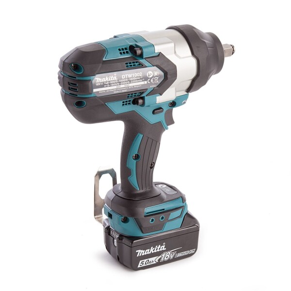 Комплект акумулаторни машини Makita 18V, 5.0Ah DTW1002RTJ, DGA504Z