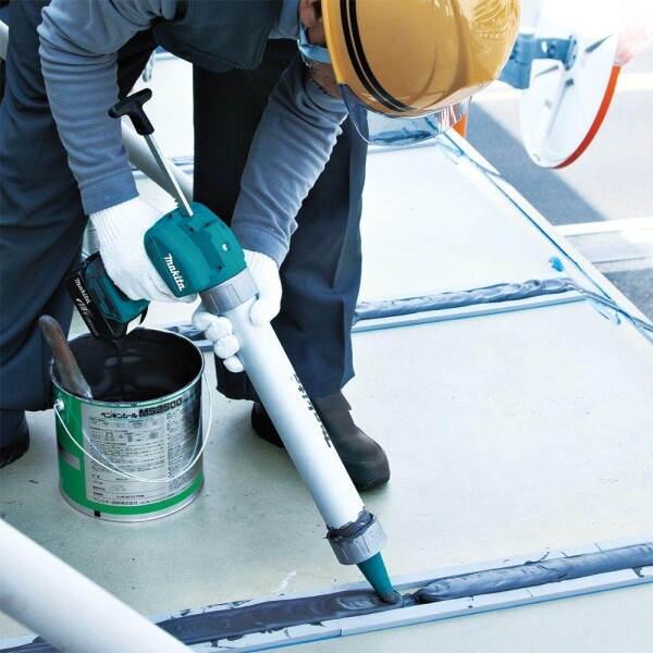 Пистолет акумулаторен за уплътнители тип салам Makita DCG180ZB, 18V