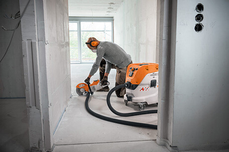 Прахосмукачка STIHL SE 133 ME за сухо и мокро почистване, 1400W