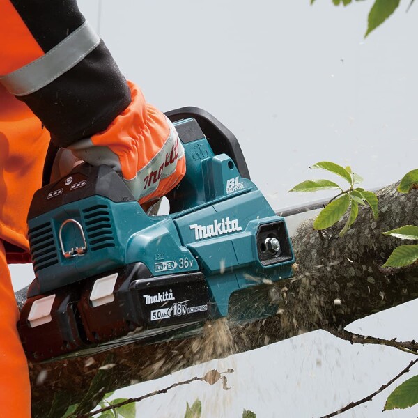 Акумулаторен верижен трион Makita DUC306Z, 36 V, 30 см