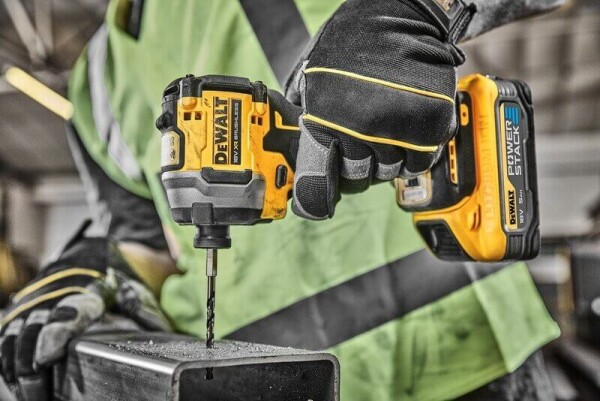 Комплект акумулаторни винтоверти DeWALT DCK2051E2T, 18V