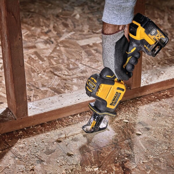 Акумулаторен саблен трион DeWALT DCS369N, 18V
