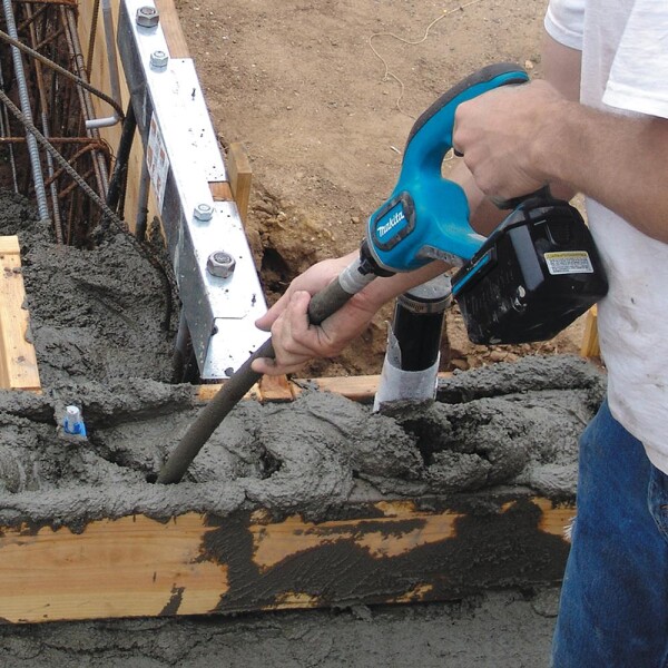 Акумулаторен вибратор за бетон Makita DVR450Z, 18V, 1.4 м