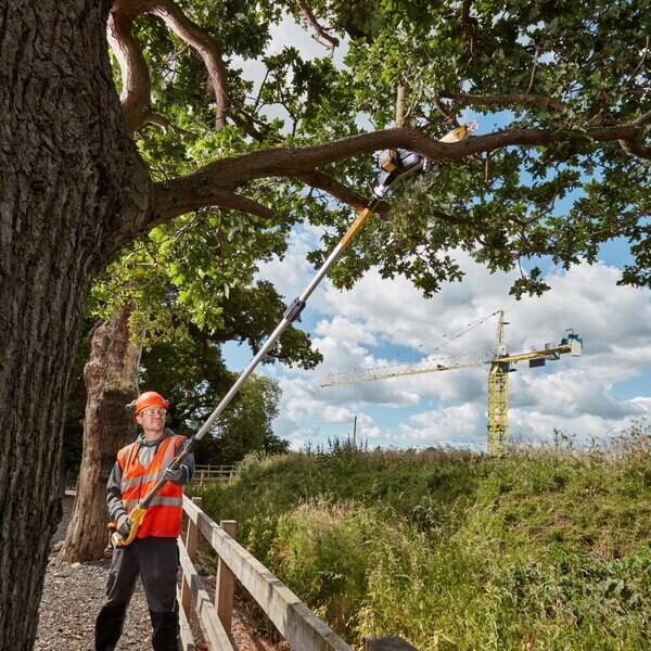 Акумулаторна кастрачка за клони DeWALT DCMPS567N, 18V