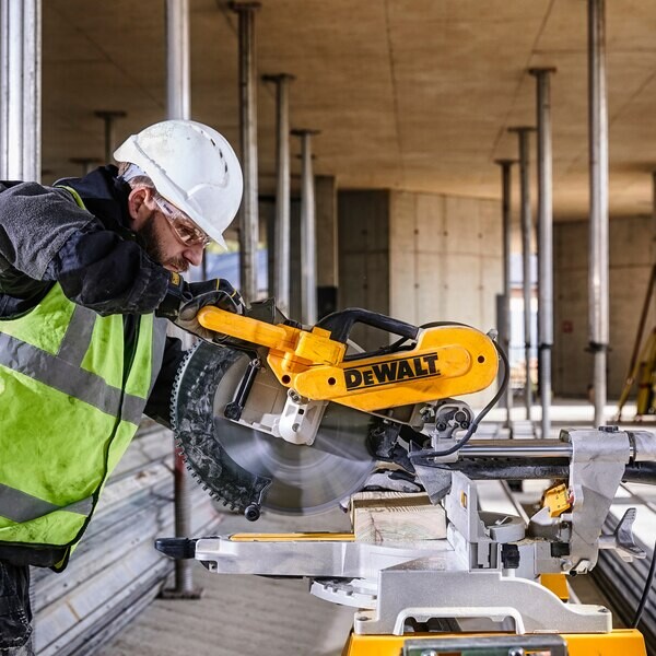 Настолен потапящ циркуляр с изтегляне DeWALT DWS780, 305 мм, 1670 W