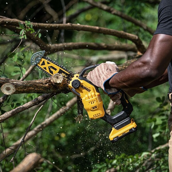 Верижен трион акумулаторен DeWALT DCMPS520P1, 18V, 5 Ah, 20 см