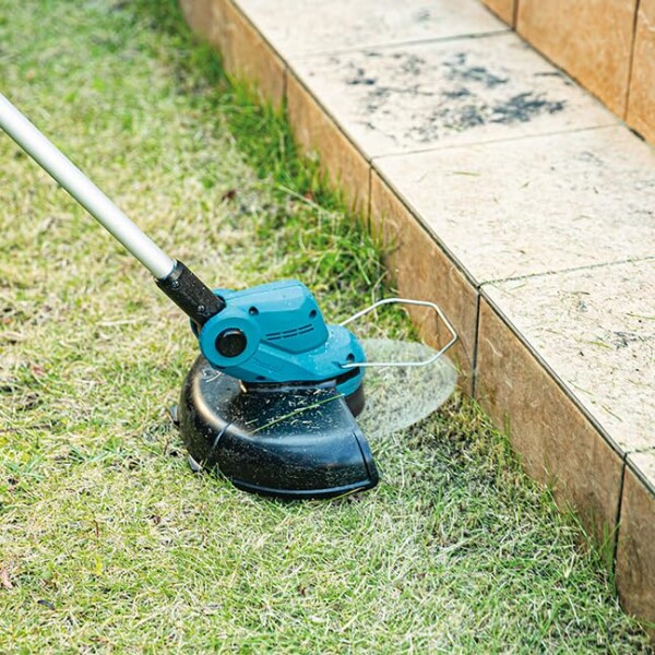 Акумулаторна коса Makita DUR193Z тип тример 18 V 260 мм