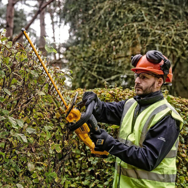 Акумулаторен храсторез DeWALT DCMHT563N, 18V, 550 мм