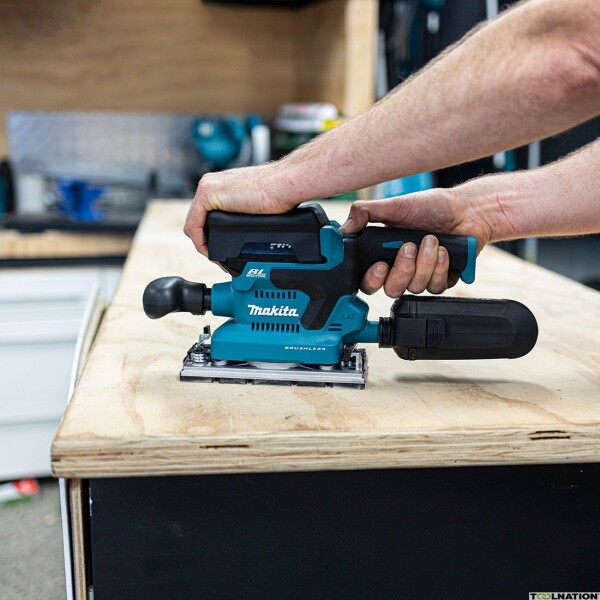 ВИброшлайф акумулаторен Makita DBO380Z, 18V