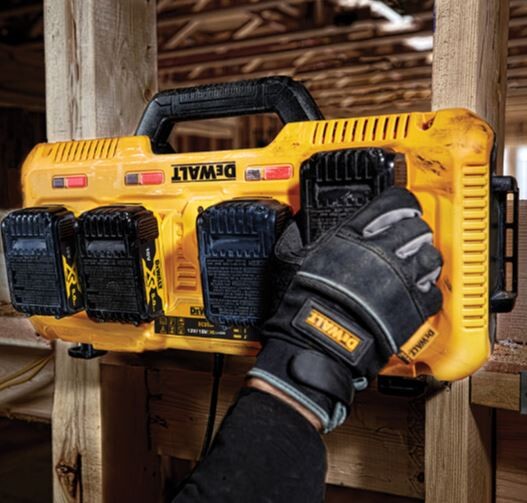 Зарядно устройство DeWALT DCB104, 10.8-54 V