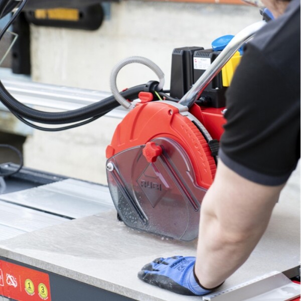 Машина Rubi за рязане на строителни материали циркулярна с водеща греда 1100 W, ф 250 мм, 1080 мм, DC-250 Python