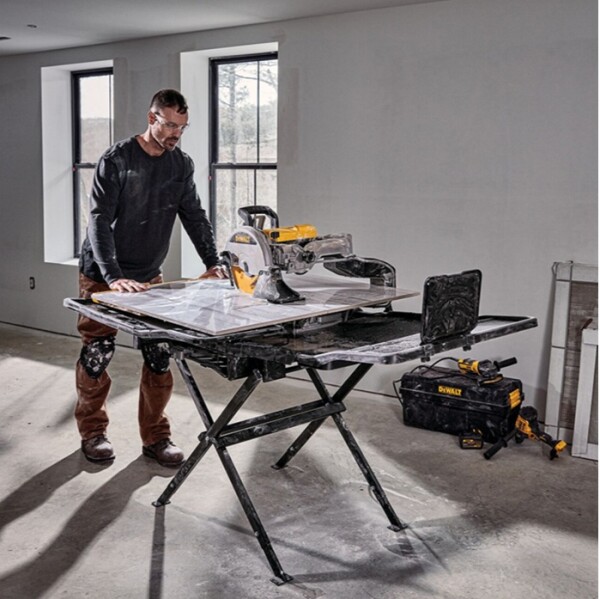 Машина DeWALT за рязане на строителни материали 1600 W, ф 250 мм, 940 мм, D36000