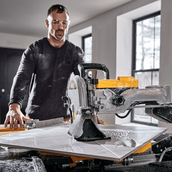 Машина DeWALT за рязане на строителни материали 1600 W, ф 250 мм, 940 мм, D36000