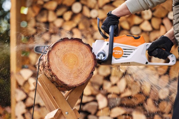 Верижен трион акумулаторен STIHL MSA 80 C-B с батерия и зарядно