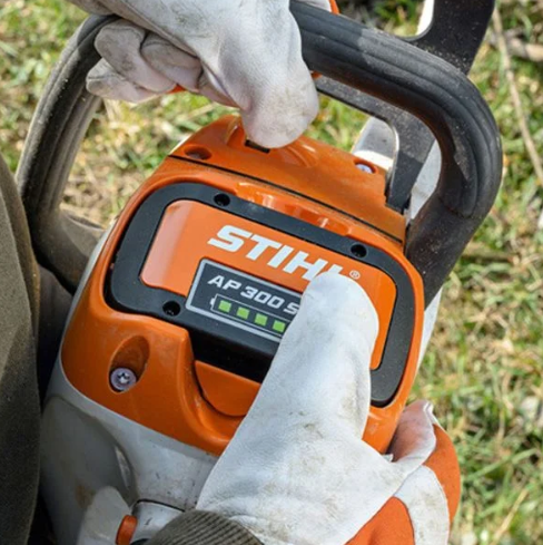 Верижен трион акумулаторен STIHL MSA 220 C-B с батерия AP 300 S и зарядно AL 301