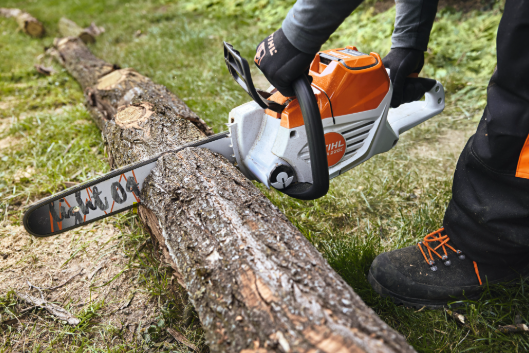 Верижен трион акумулаторен STIHL MSA 220 C-B с батерия AP 300 S и зарядно AL 301